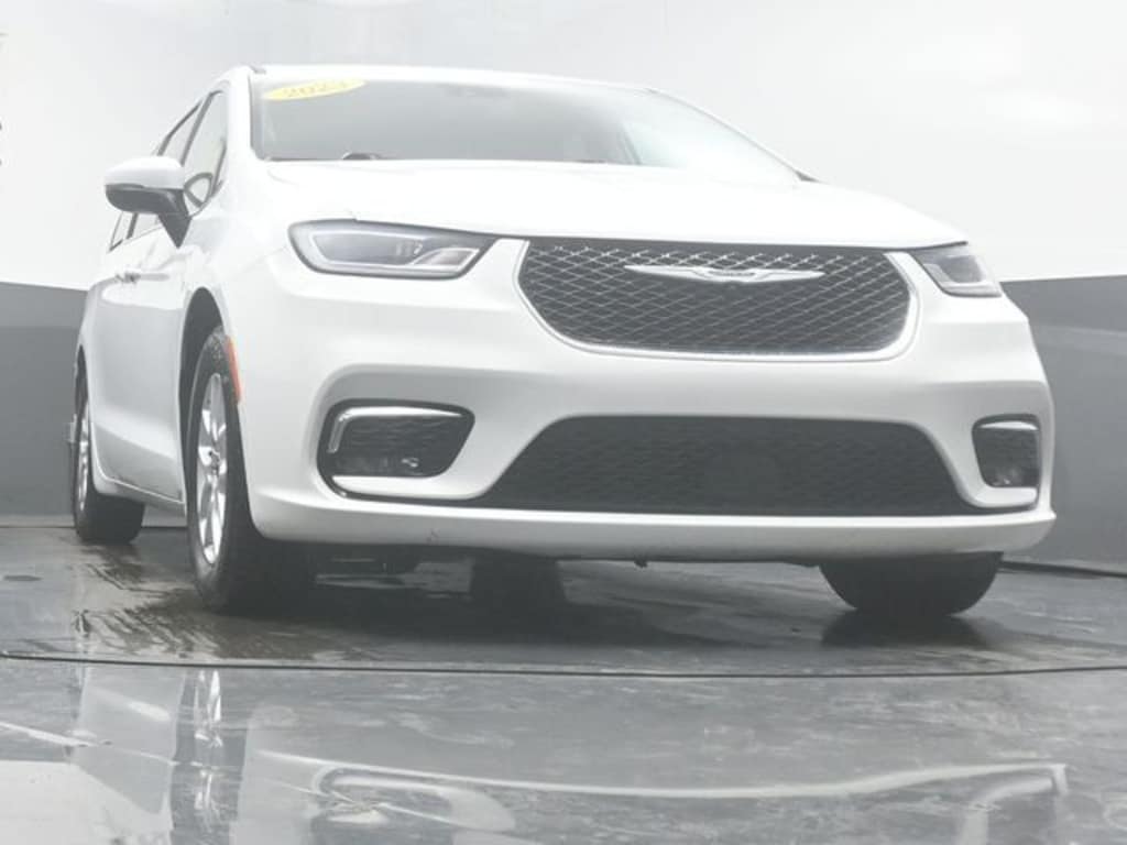 Used 2023 Chrysler Pacifica Touring L Van Passenger Van