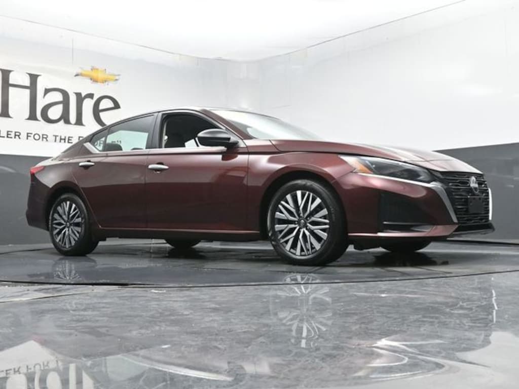 Used 2024 Nissan Altima 2.5 SV Sedan
