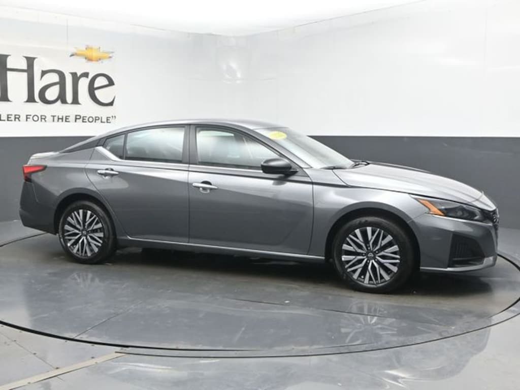 Used 2025 Nissan Altima SV Sedan