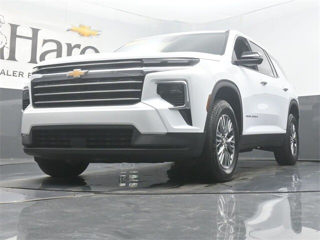 2025 Chevrolet Traverse photo 4