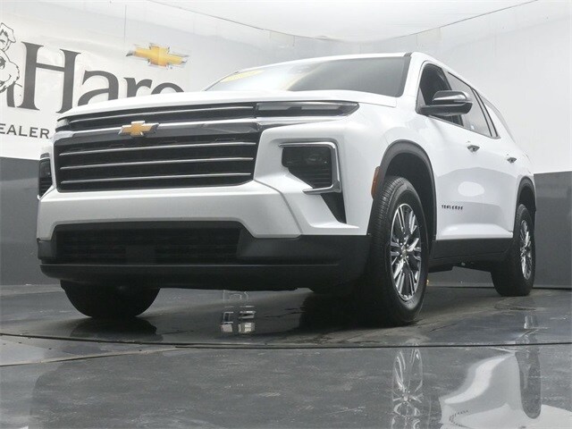 2025 Chevrolet Traverse photo 4