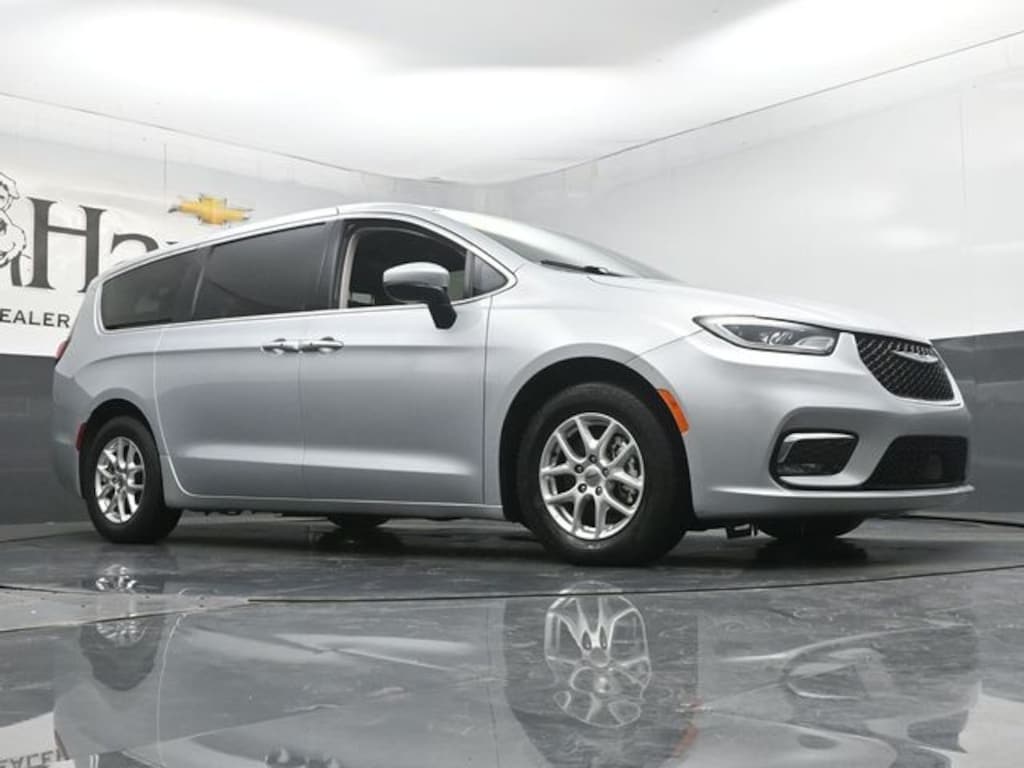 Used 2023 Chrysler Pacifica Touring L Van Passenger Van