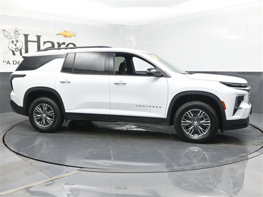 Used 2025 Chevrolet Traverse LT SUV