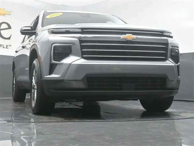 2025 Chevrolet Traverse photo 3