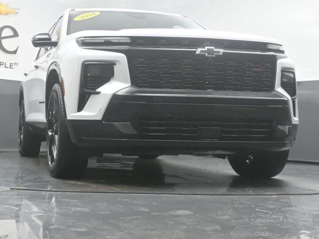 Used 2024 Chevrolet Traverse RS SUV