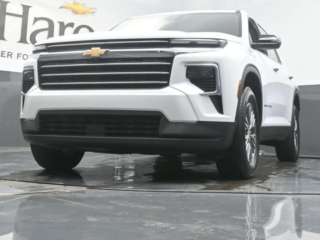 Used 2025 Chevrolet Traverse LT SUV