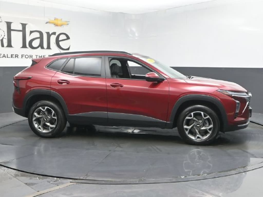 Used 2025 Chevrolet Trax LT SUV