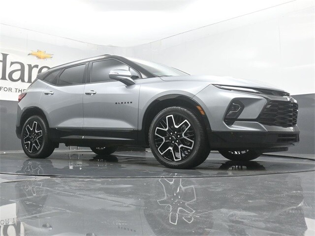 2024 Chevrolet Blazer RS photo 2