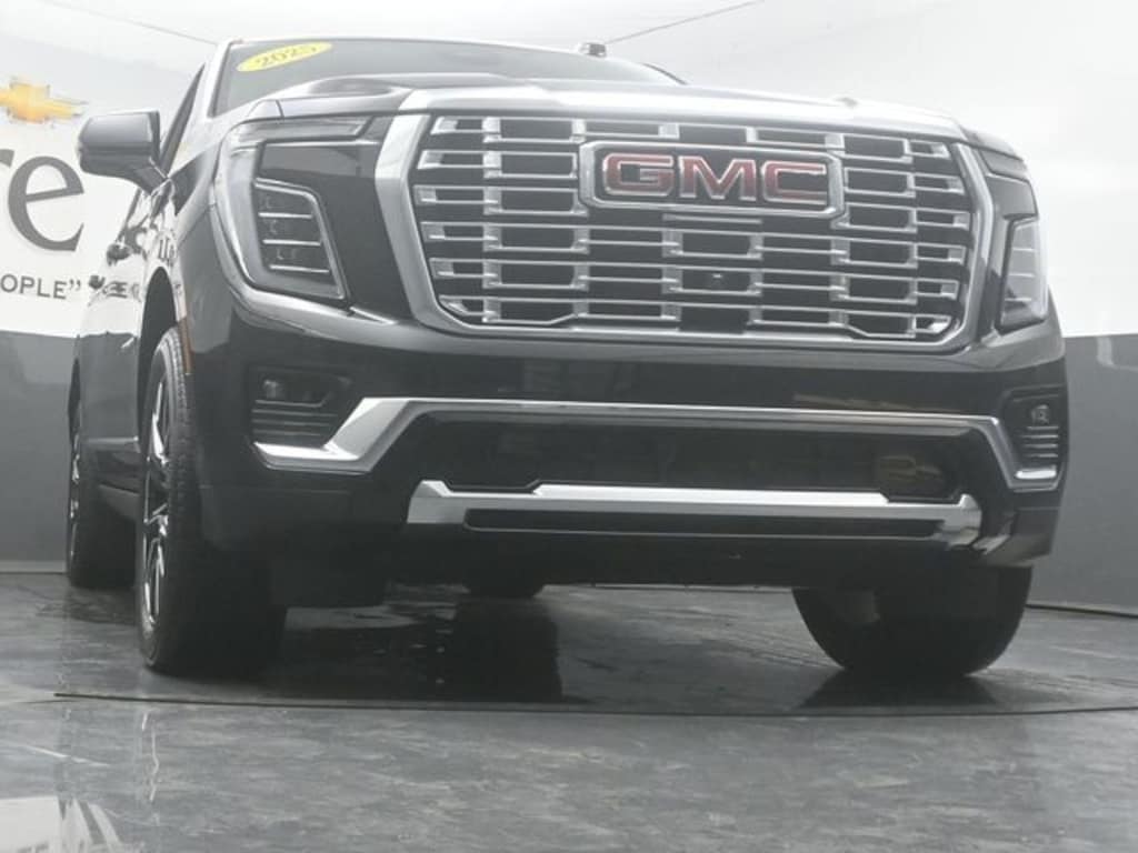 Used 2025 GMC Yukon XL Denali SUV