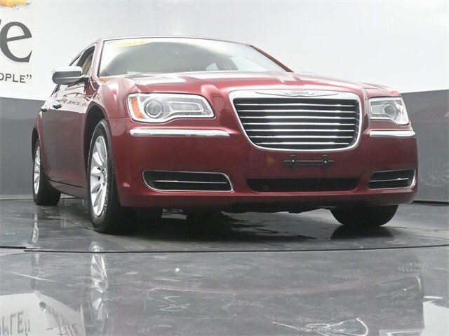 2014 Chrysler 300 Base photo 3