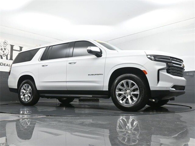2024 Chevrolet Suburban Premier photo 3