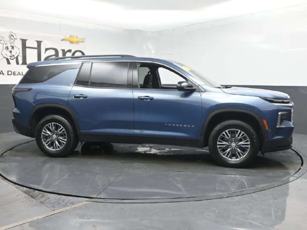 Used 2025 Chevrolet Traverse LT SUV