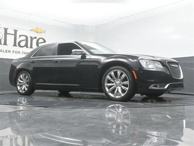 2021 Chrysler 300 Touring L photo 2