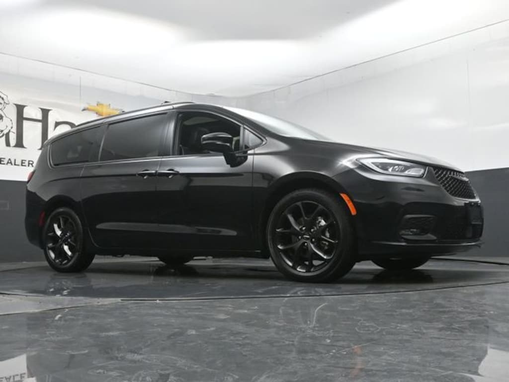 Used 2025 Chrysler Pacifica Limited Van Passenger Van