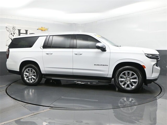 2024 Chevrolet Suburban Premier photo 2