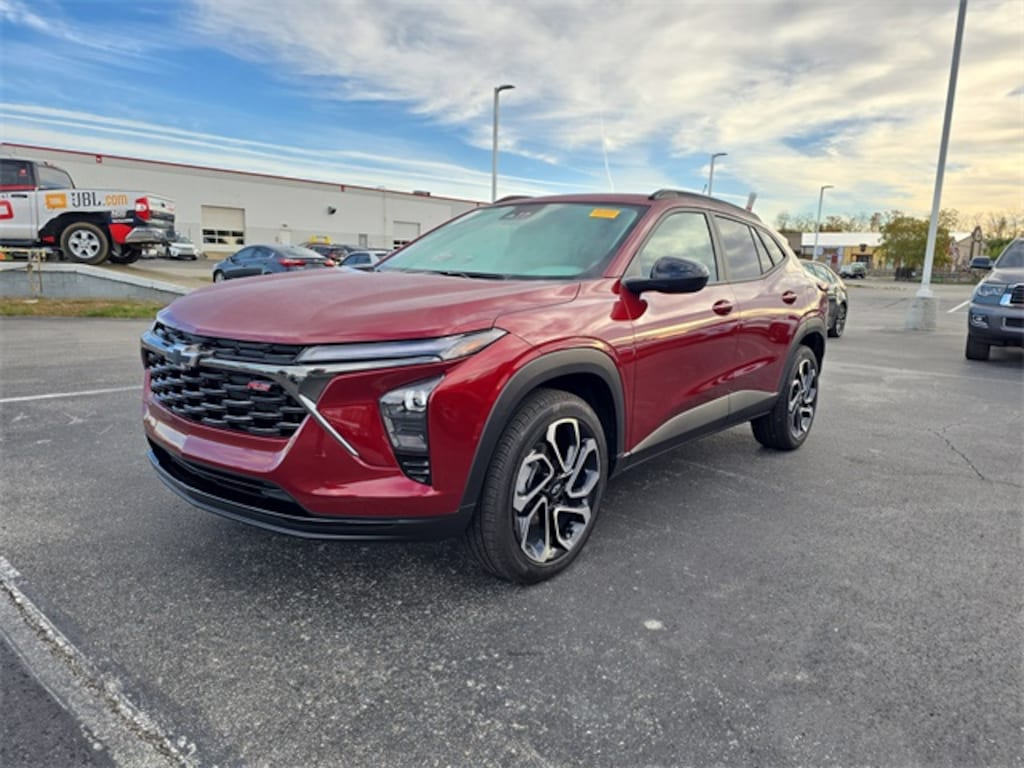 Used 2025 Chevrolet Trax 2RS SUV