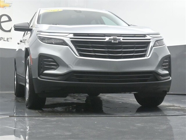2024 Chevrolet Equinox LS photo 3