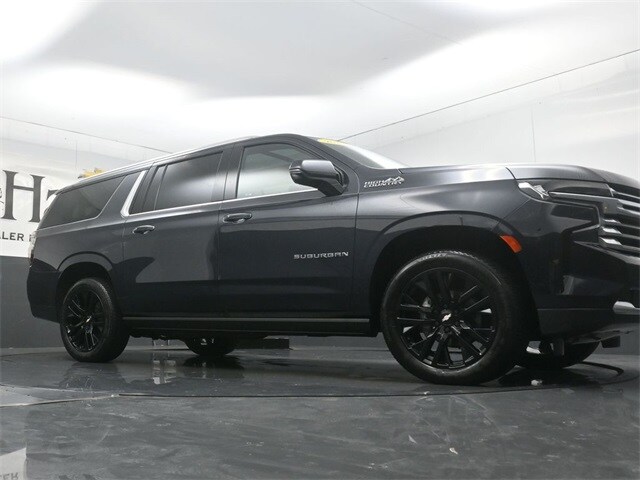 2023 Chevrolet Suburban High Country photo 2