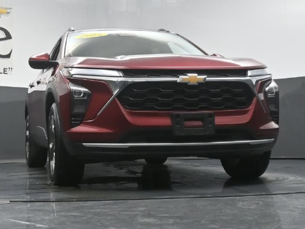 Used 2025 Chevrolet Trax LT SUV