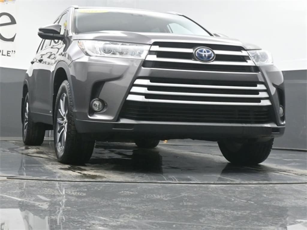 Used 2019 Toyota Highlander Hybrid XLE V6 SUV