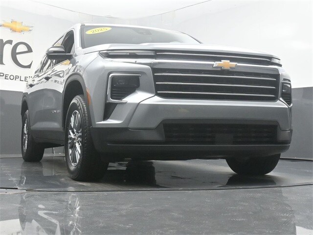 2025 Chevrolet Traverse photo 3