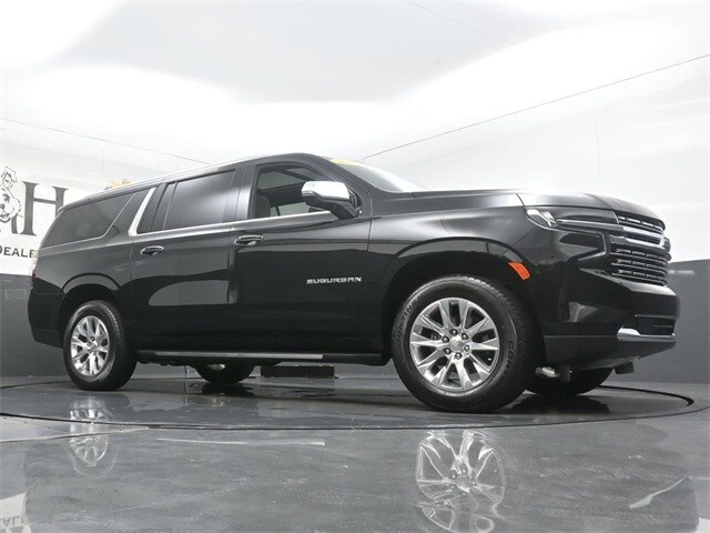 2024 Chevrolet Suburban Premier photo 3
