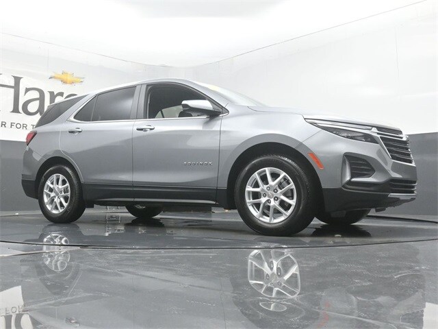 2023 Chevrolet Equinox LT photo 2