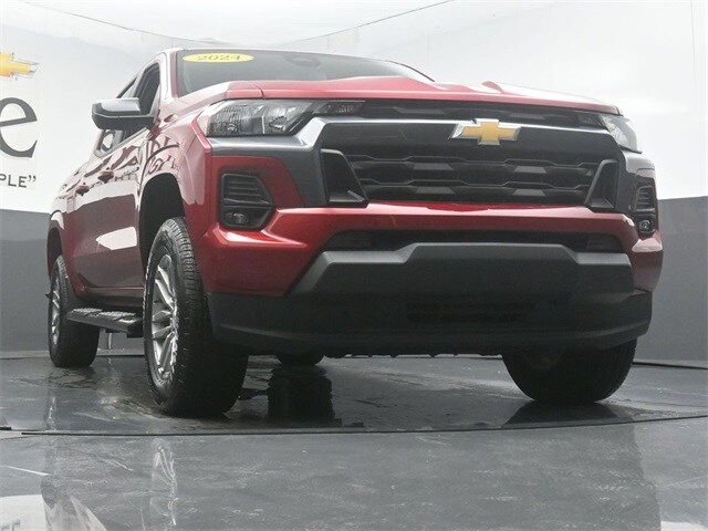 2024 Chevrolet Colorado LT photo 3