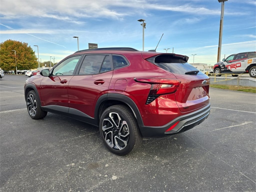 Used 2025 Chevrolet Trax 2RS SUV