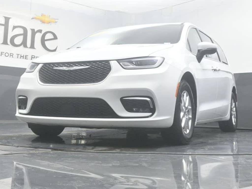 Used 2023 Chrysler Pacifica Touring L Van Passenger Van
