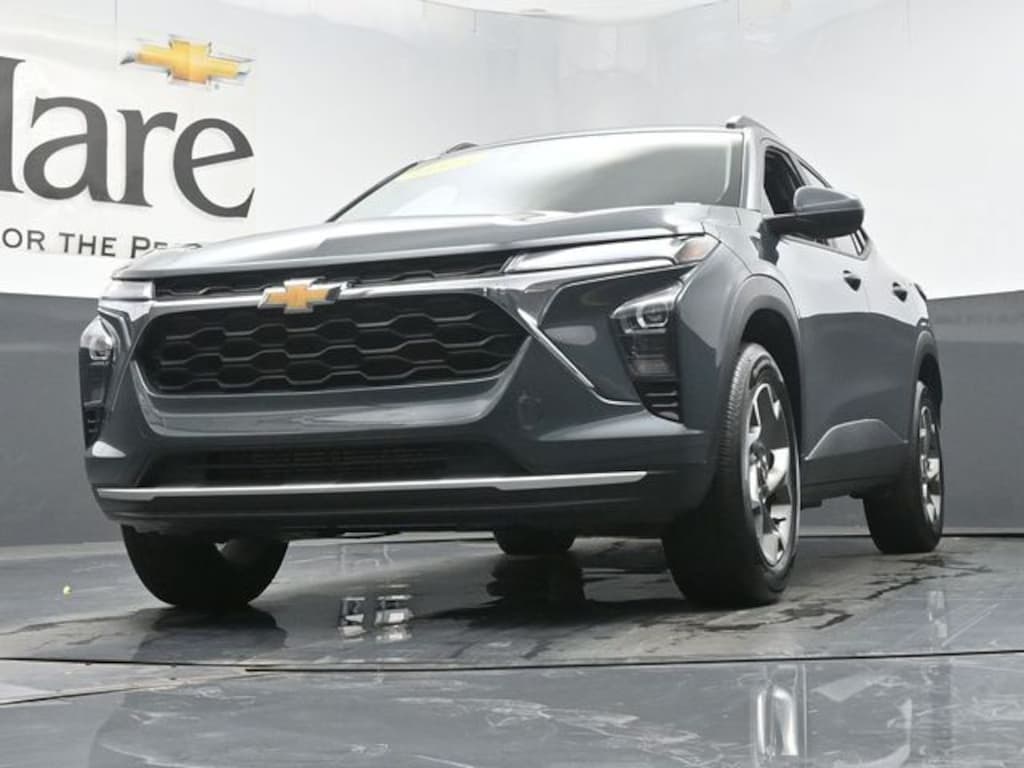 Used 2025 Chevrolet Trax LT SUV