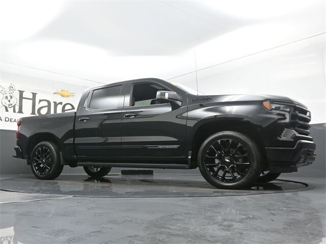 2024 Chevrolet Silverado 1500 High Country photo 3