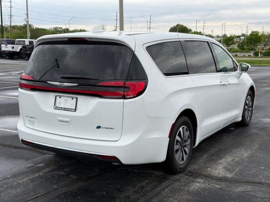Used 2022 Chrysler Pacifica Hybrid Touring L Van Passenger Van