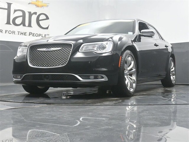 2021 Chrysler 300 Touring L photo 4
