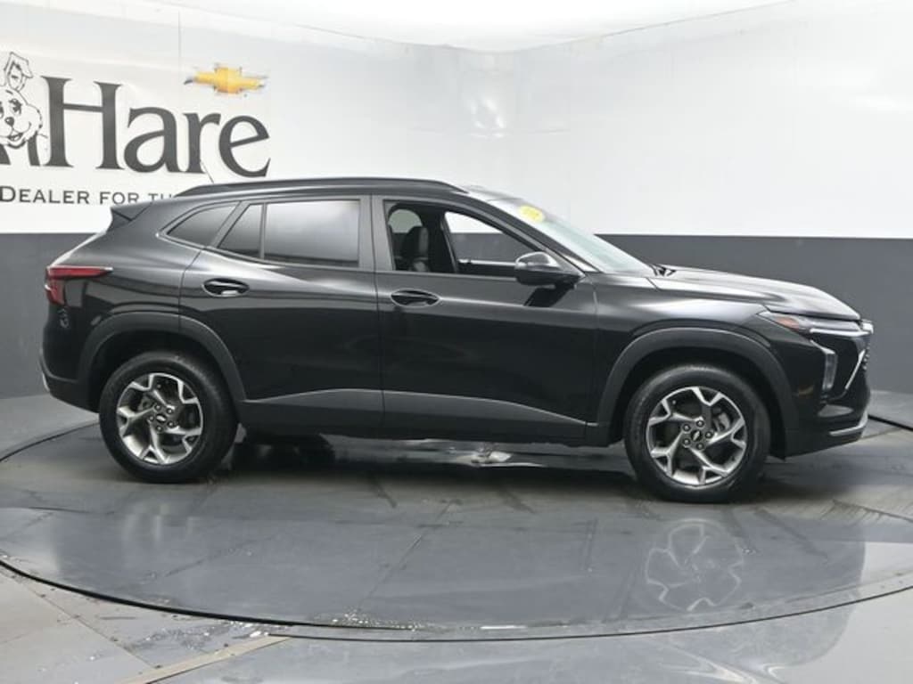 Used 2025 Chevrolet Trax LT SUV