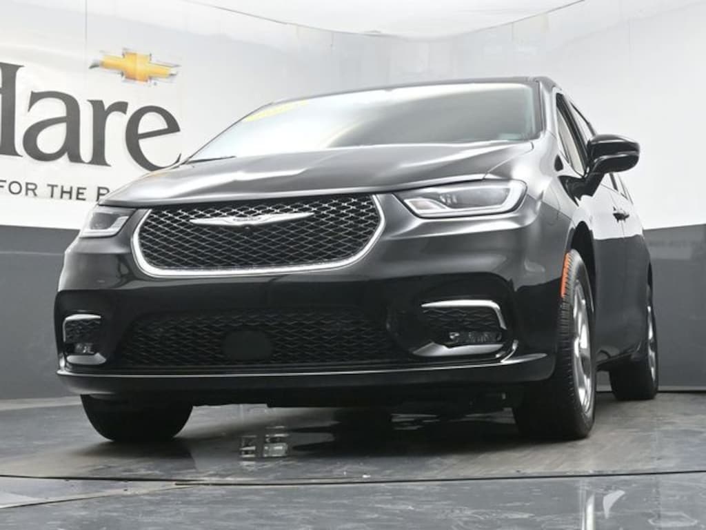Used 2024 Chrysler Pacifica Limited Van Passenger Van