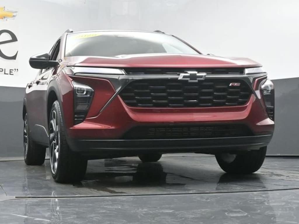 Used 2025 Chevrolet Trax 2RS SUV