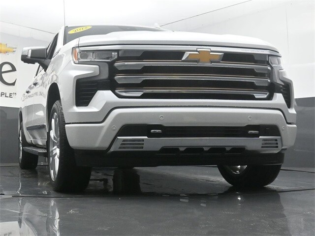 2022 Chevrolet Silverado 1500 High Country photo 3