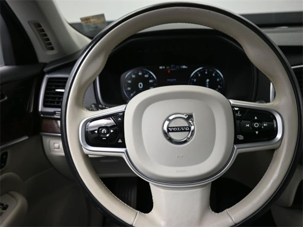 Used 2019 Volvo XC90 T5 Momentum SUV