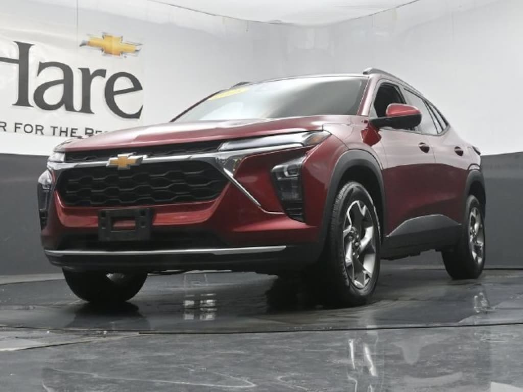 Used 2025 Chevrolet Trax LT SUV