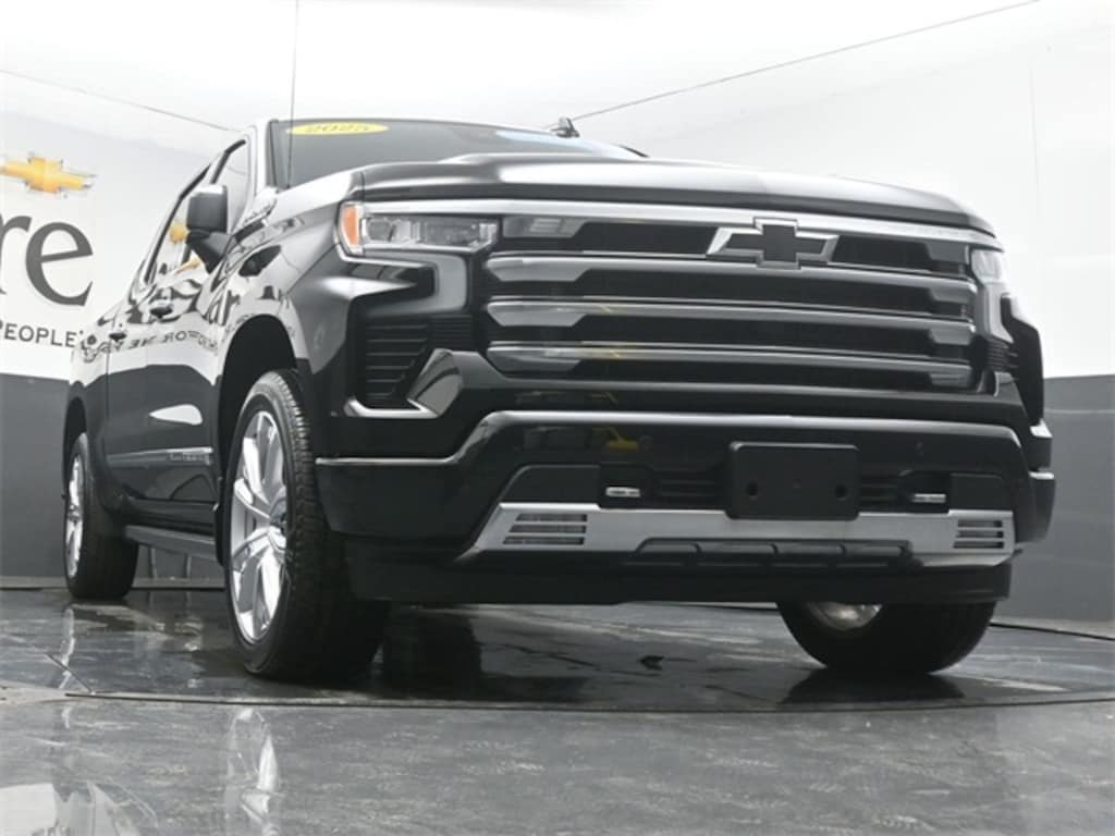 Used 2025 Chevrolet Silverado 1500 High Country Truck Crew Cab