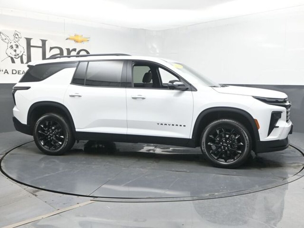 Used 2025 Chevrolet Traverse LT SUV