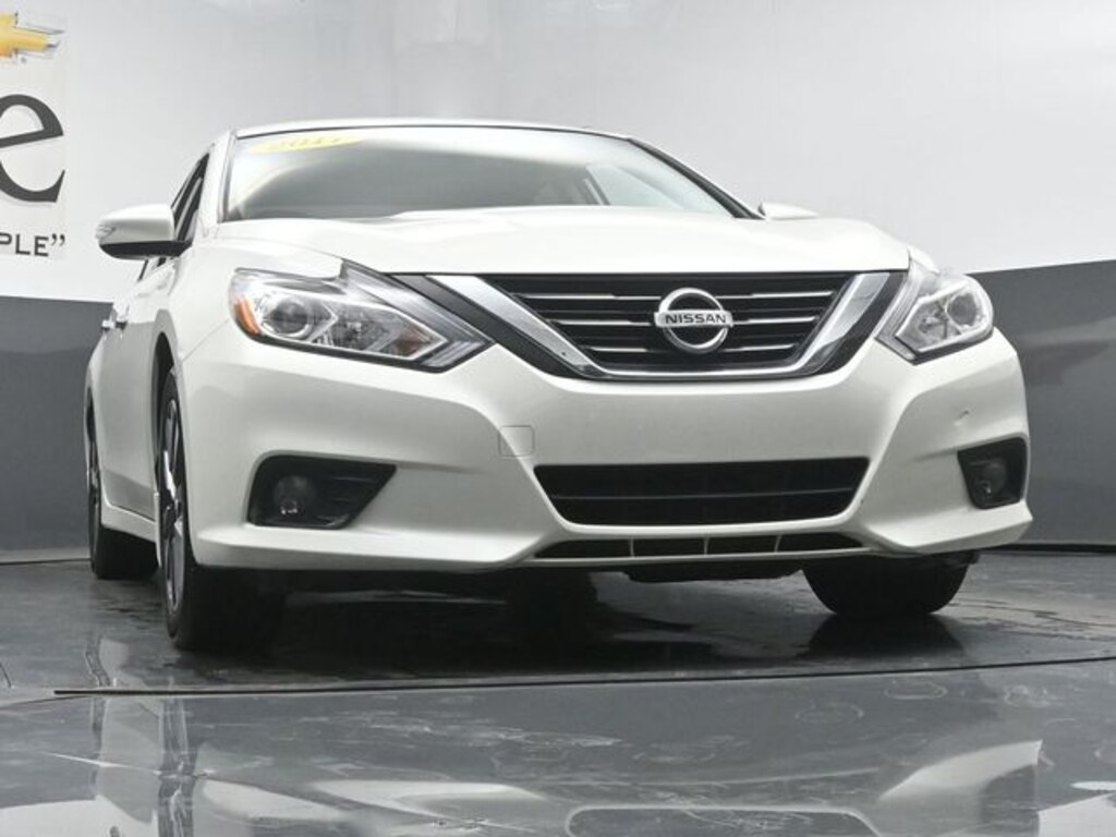 Used 2017 Nissan Altima 2.5 SV Sedan