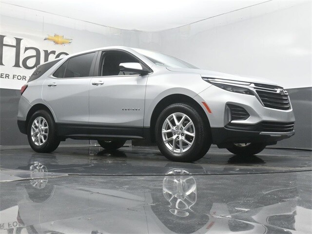 2022 Chevrolet Equinox LT photo 2