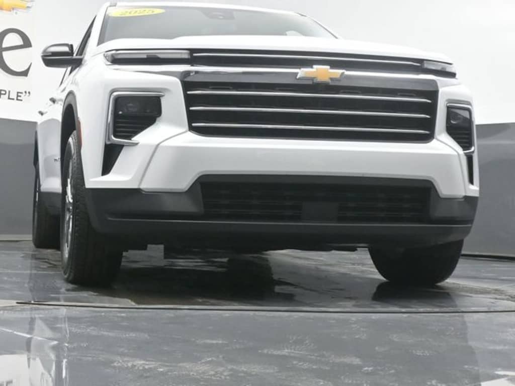 Used 2025 Chevrolet Traverse LT SUV