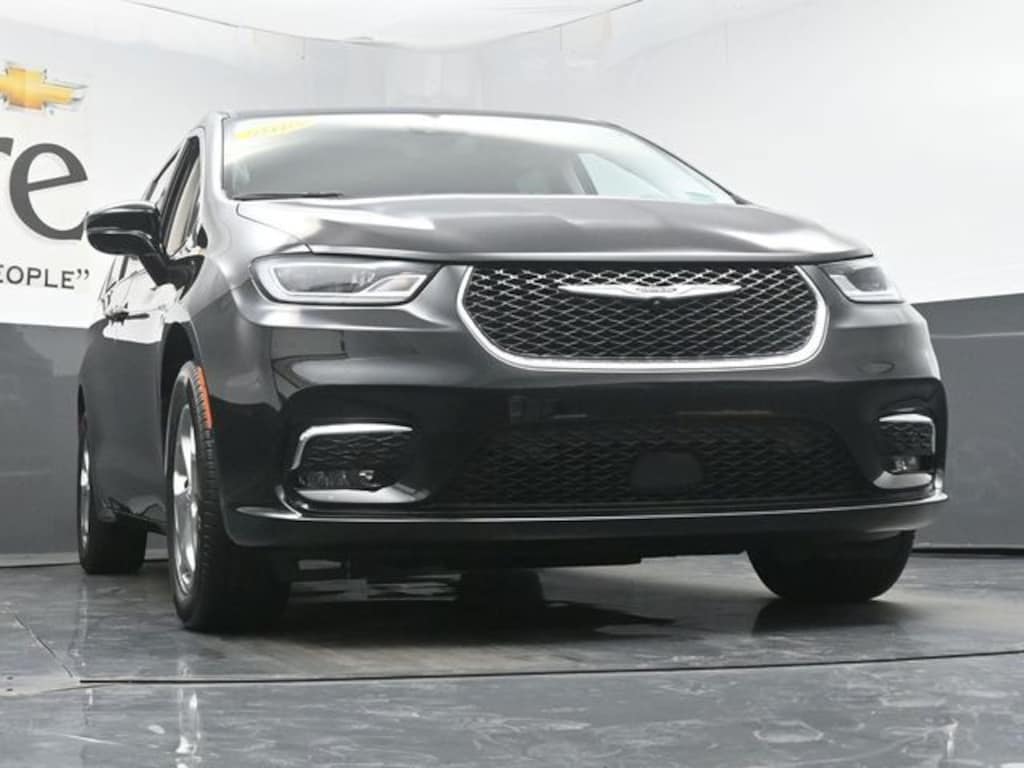 Used 2024 Chrysler Pacifica Limited Van Passenger Van