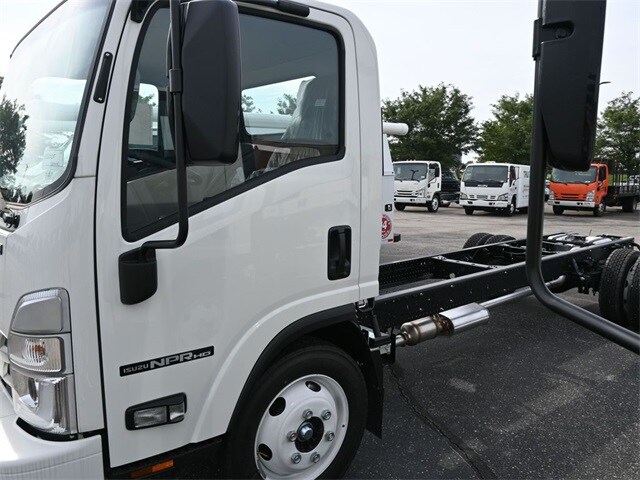 2025 Isuzu Nprgashd 176WB's photo