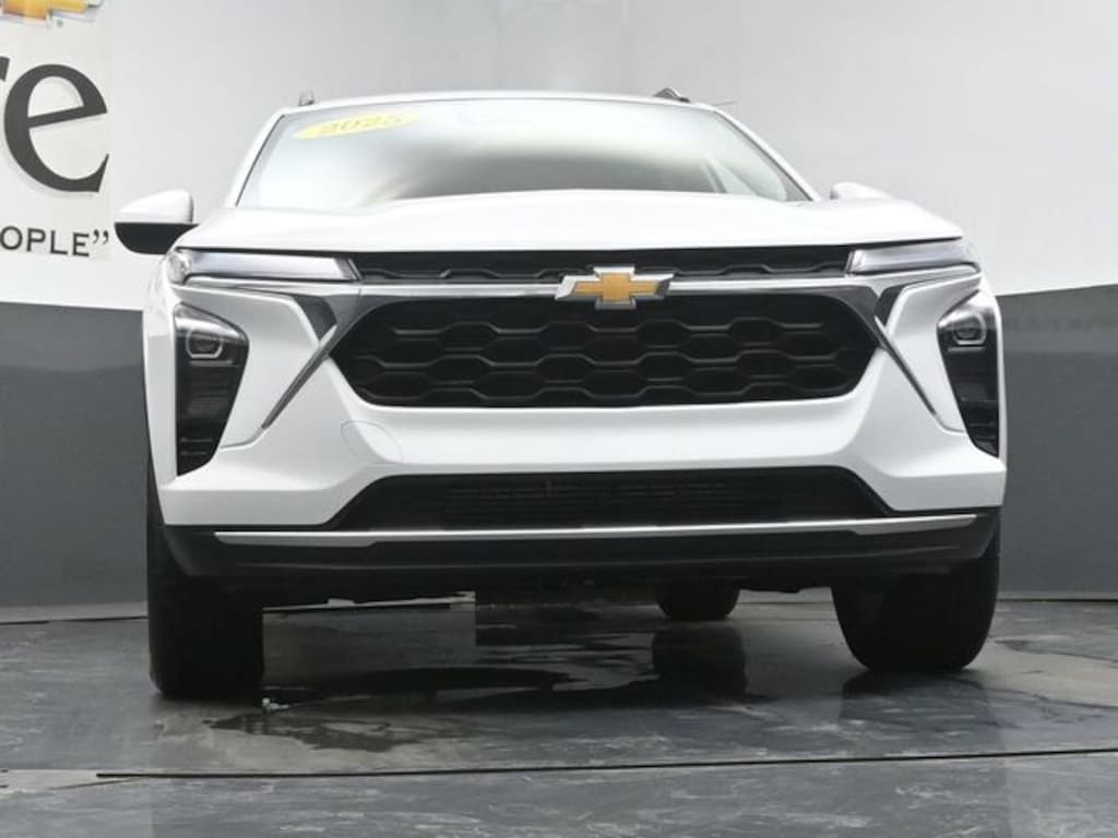 Used 2025 Chevrolet Trax LT SUV
