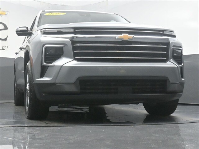 2025 Chevrolet Traverse photo 3