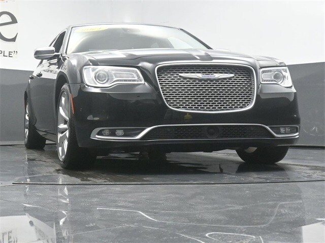 2021 Chrysler 300 Touring L photo 3